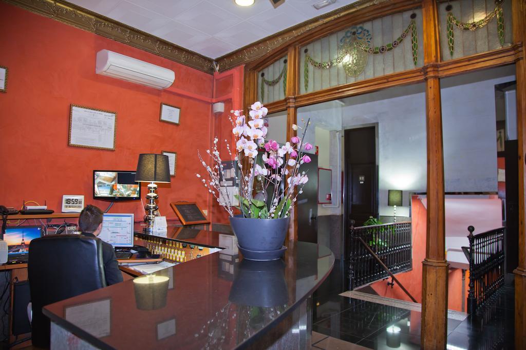 Hostal Paris Барселона Екстер'єр фото