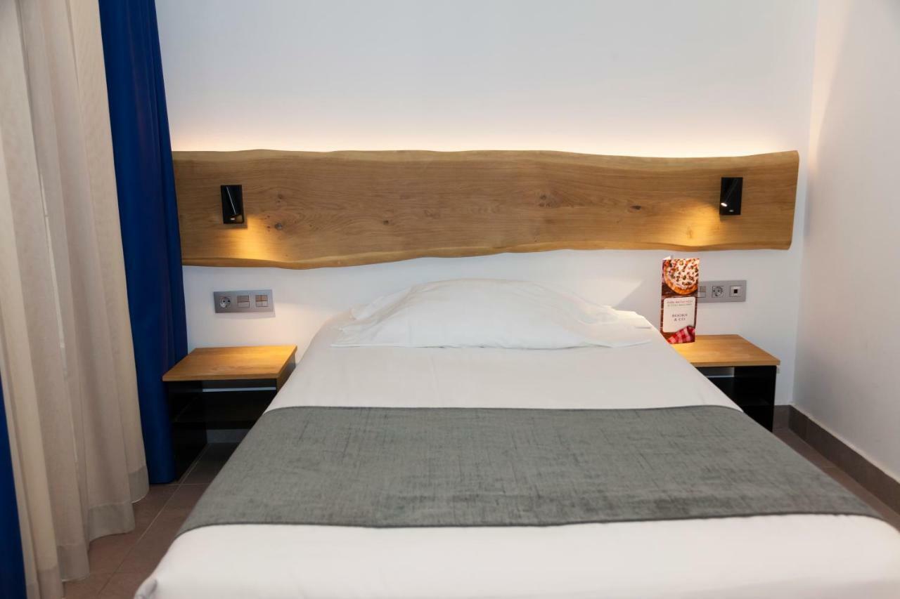 Hostal Paris Барселона Екстер'єр фото